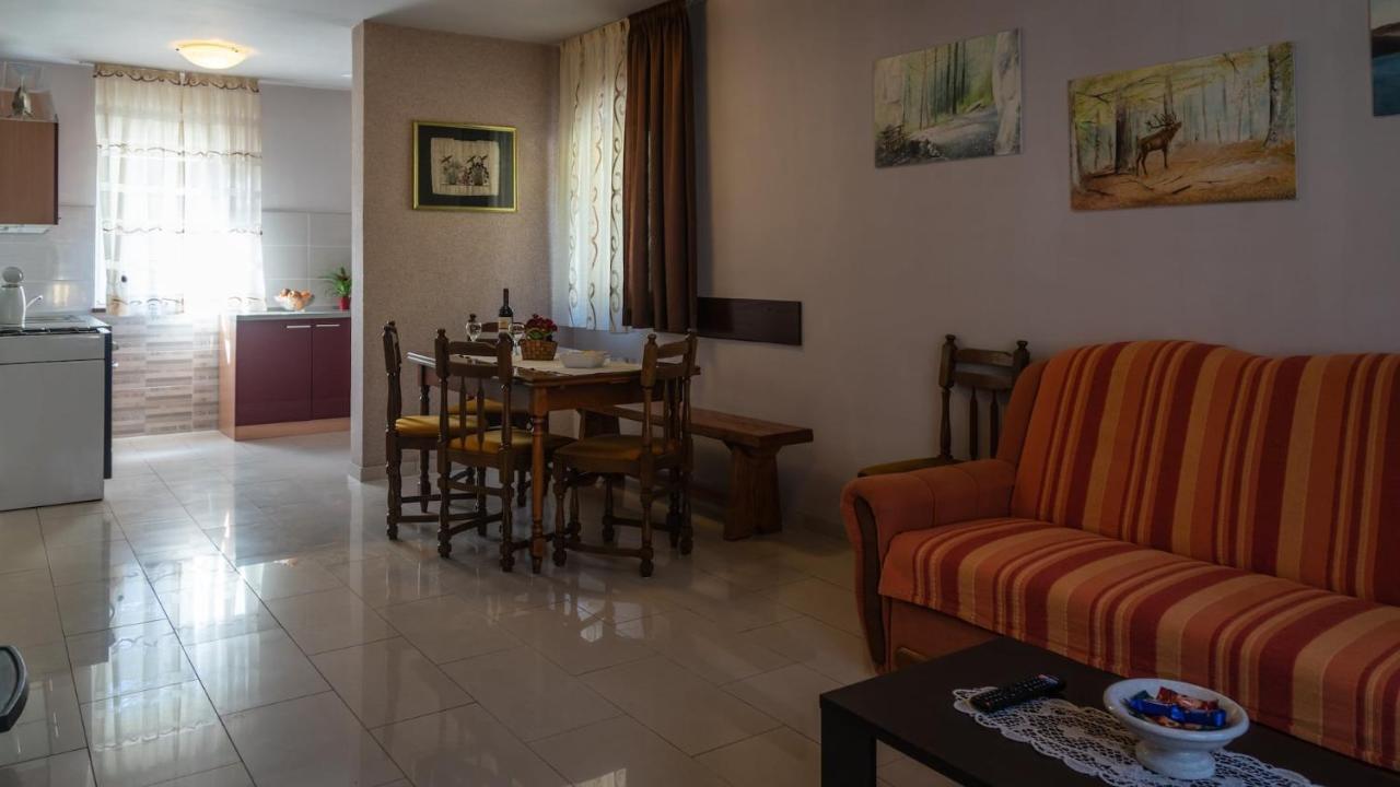 Apartment Kremzar 洛克维 外观 照片
